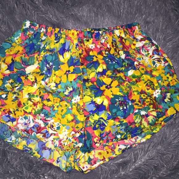 Shorts - Picture 2 of 3